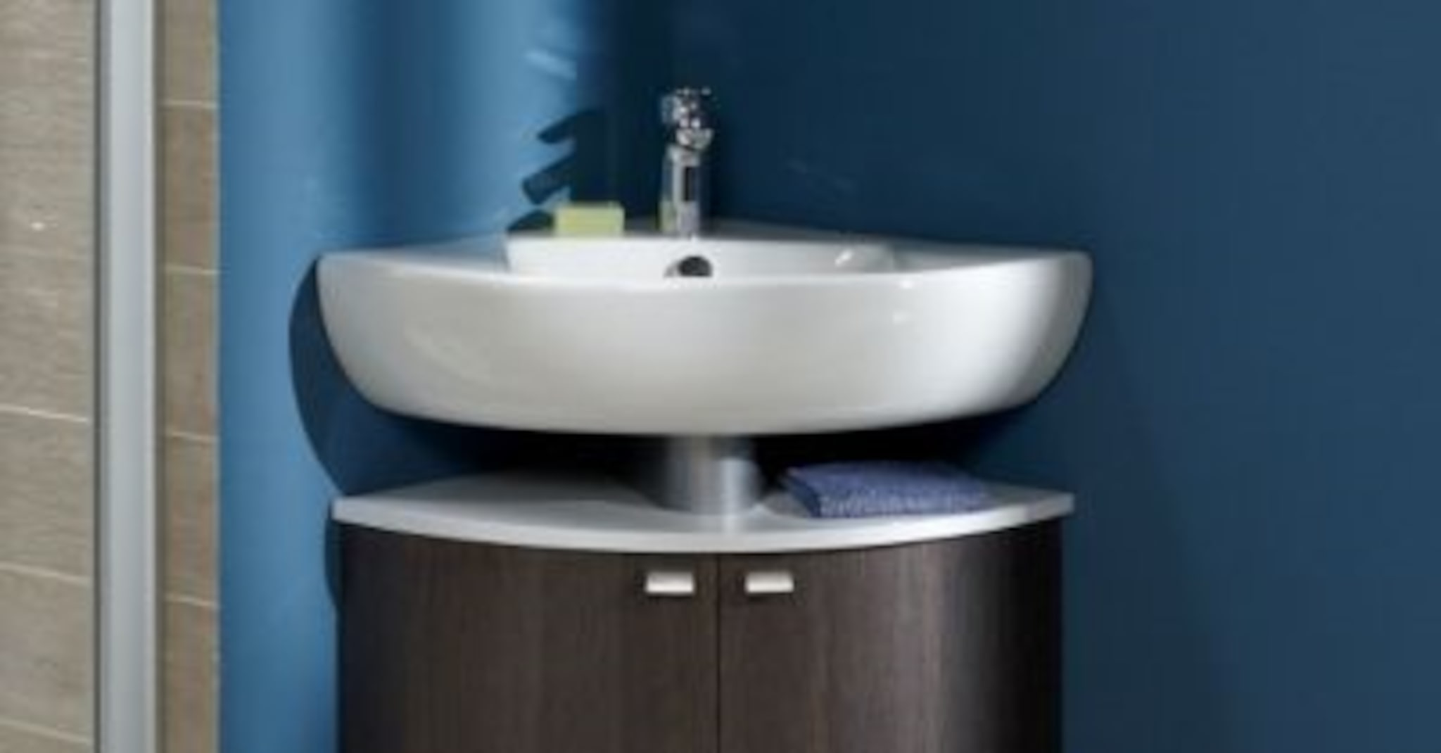Évier en céramique vasque a poser carré moderne pour salle de bain