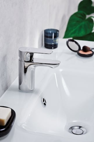 Remplacez votre colonne de douche ou choisissez un modèle plus moderne avec  pommeau fixe haut pour donner plus de cachet à votre salle de bain.